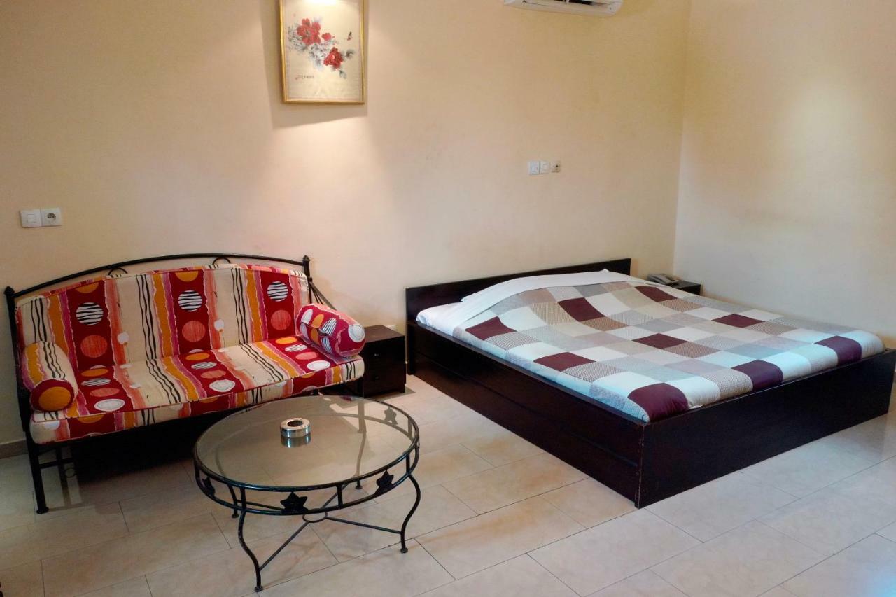 Petit Motel Beijing อาบีจาน ภายนอก รูปภาพ